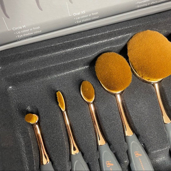 10 Piece Mermaid Makeup Brush Set 🧜🏻‍♀️ - Picture 3 of 9